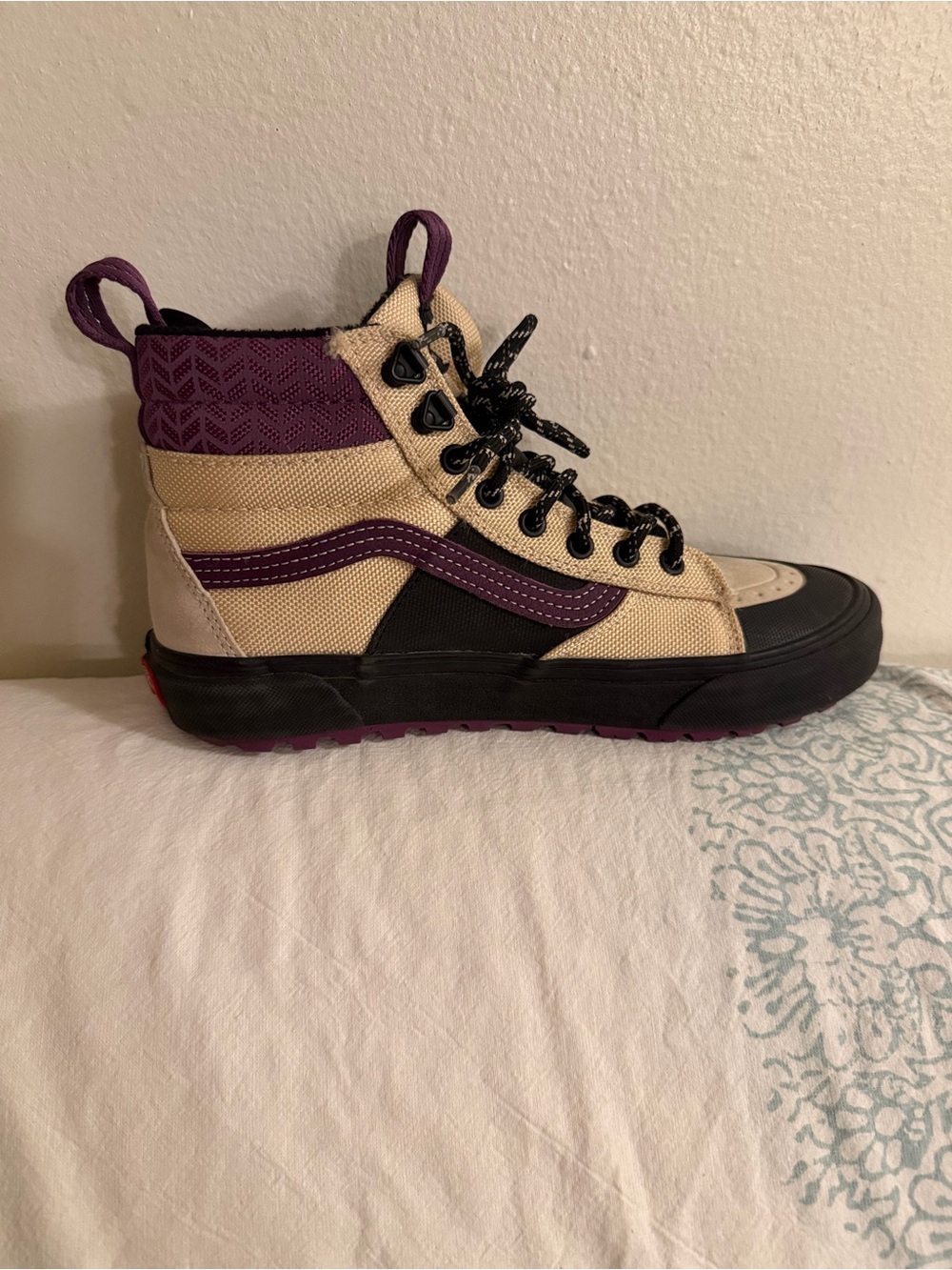 Vans men 7.5  High-Top Sneakers